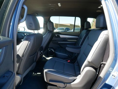 Used 2025 Buick Enclave Preferred image 34