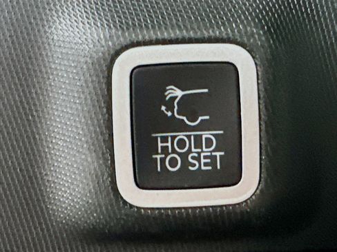Used 2023 Jeep Grand Cherokee Altitude AWD/4WD image 28