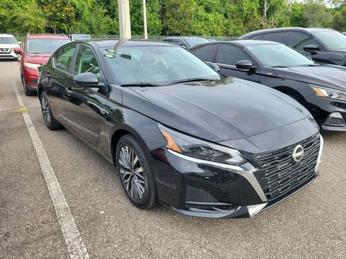 Used 2026 Nissan Altima 2.5 SV FWD image 2