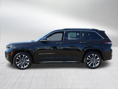 Used 2023 Jeep Grand Cherokee Overland w/ Luxury Tech Group IV AWD/4WD image 4