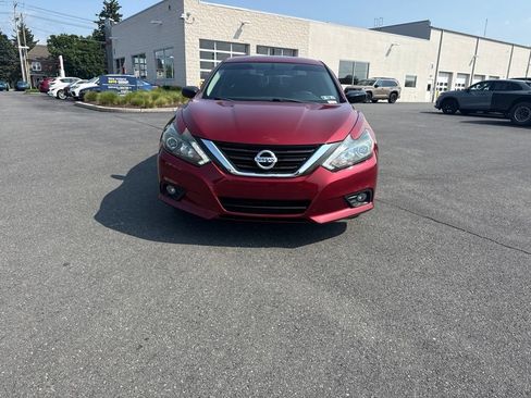 Used 2017 Nissan Altima 2.5 SR w/ Midnight Edition Package FWD image 5