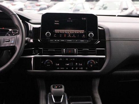 Used 2025 Nissan Pathfinder SV FWD image 28