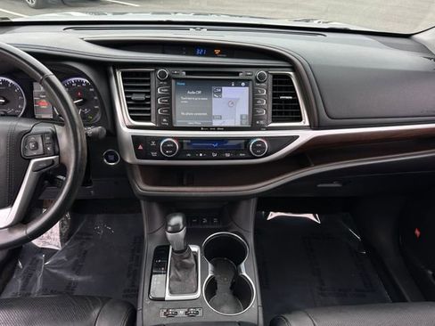 Used 2016 Toyota Highlander Limited Platinum image 17