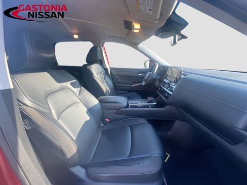 Used 2024 Nissan Pathfinder SL image 38