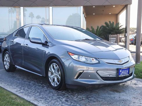 Used 2018 Chevrolet Volt Premier w/ Driver Confidence Package FWD image 3