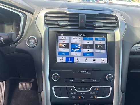 Used 2019 Ford Fusion SE FWD image 20
