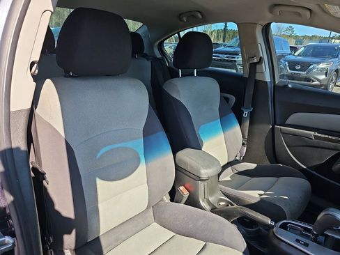 Used 2013 Chevrolet Cruze LS image 14