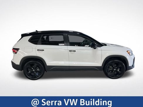 Certified 2025 Volkswagen Taos SE AWD/4WD image 6