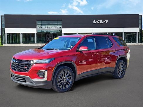 Used 2023 Chevrolet Traverse RS image 2