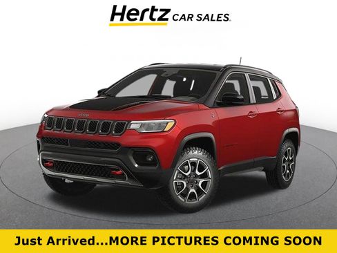 Used 2025 Jeep Compass Trailhawk AWD/4WD image 1