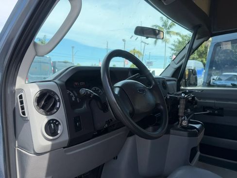 Used 2014 Ford E-350 and Econoline 350 Extended Super Duty w/ Power Group RWD image 15