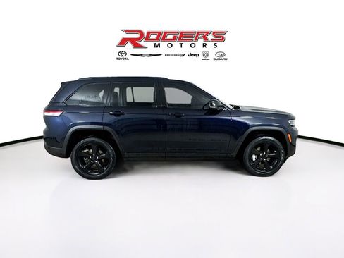 Certified 2024 Jeep Grand Cherokee Limited w/ Black Appearance Package image 9