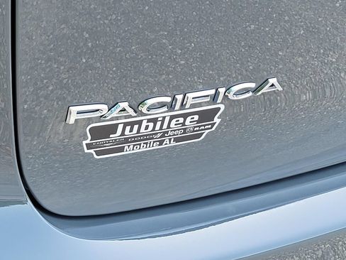 New 2025 Chrysler Pacifica Select FWD image 37