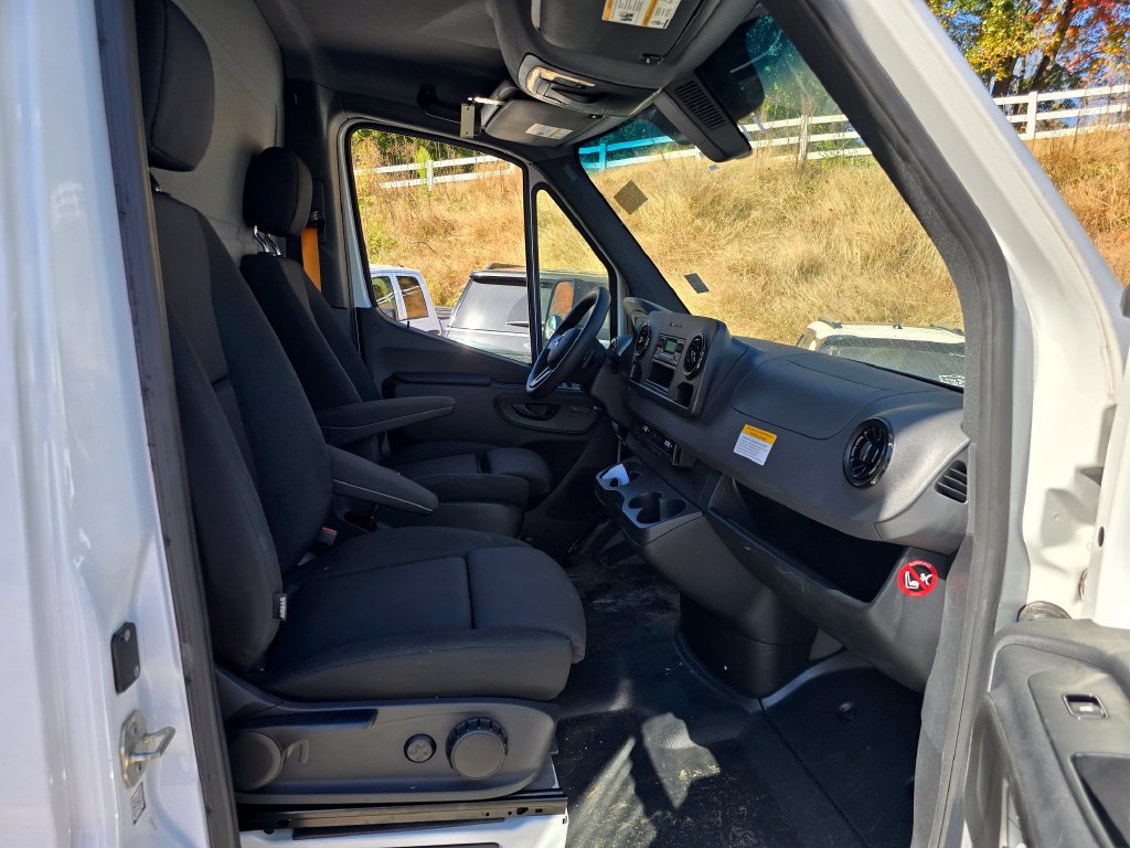 Used 2024 Mercedes-Benz Sprinter 4500 image 8
