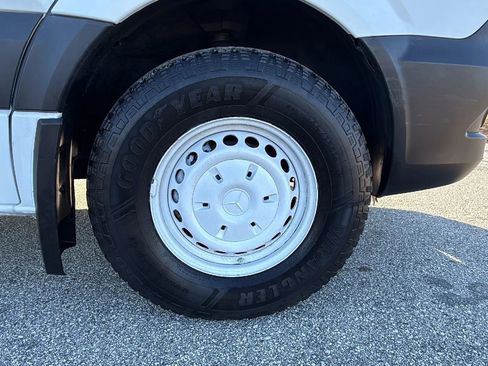 Used 2015 Mercedes-Benz Sprinter 2500 image 21