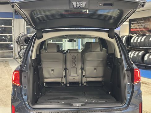 New 2026 Honda Odyssey Touring image 6