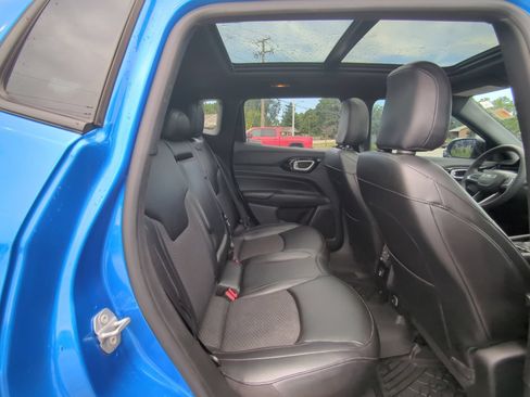 Used 2022 Jeep Compass Latitude w/ Sun and Sound Group AWD/4WD image 10