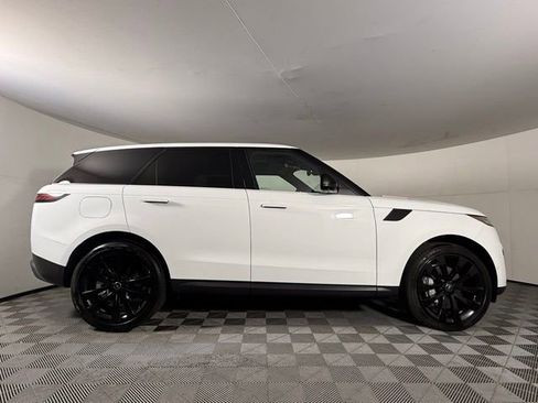 Used 2025 Land Rover Range Rover Sport SE AWD/4WD image 9