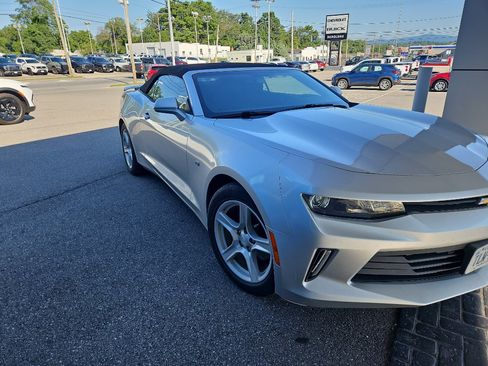 Used 2017 Chevrolet Camaro LT RWD image 3
