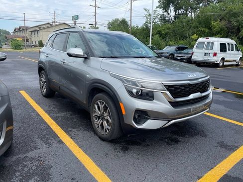 Used 2023 Kia Seltos EX AWD/4WD image 1