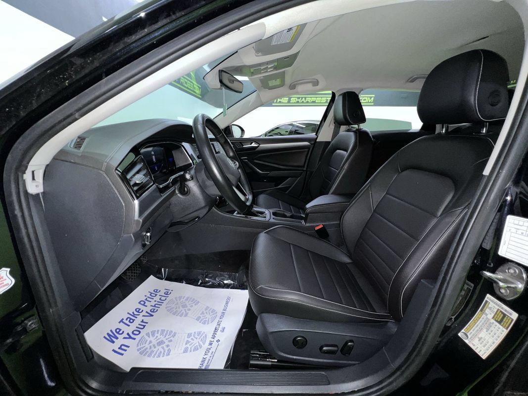 Used 2024 Volkswagen Jetta SE FWD image 18