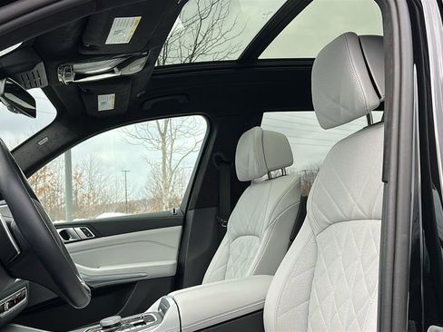 Used 2025 BMW X7 xDrive40i w/ Premium Package image 12