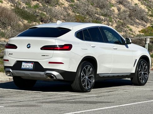 Certified 2023 BMW X4 xDrive30i w/ Premium Package image 2