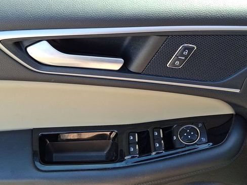 Used 2017 Ford Edge SEL w/ Equipment Group 201A AWD/4WD image 12