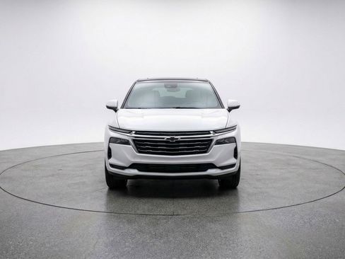 Used 2025 Chevrolet Equinox LT image 2