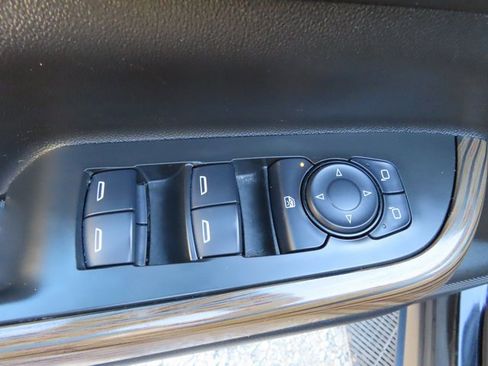 Used 2017 GMC Acadia SLE image 28