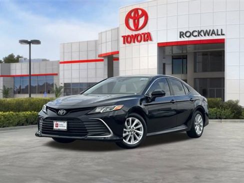 Certified 2022 Toyota Camry LE image 1