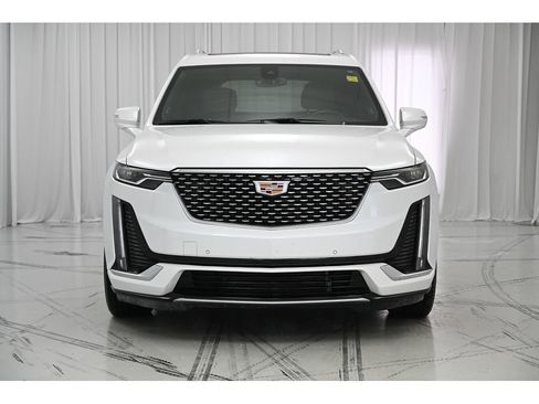 Used 2025 Cadillac XT6 Premium Luxury image 3
