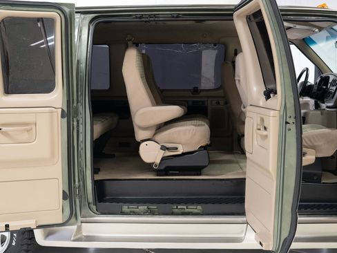 Used 2002 Ford E-350 and Econoline 350 Van image 62