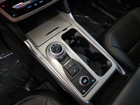 Used 2023 Ford Explorer XLT w/ Equipment Group 202A image 25