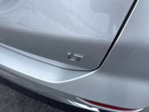 Used 2018 Chevrolet Equinox LT image 10