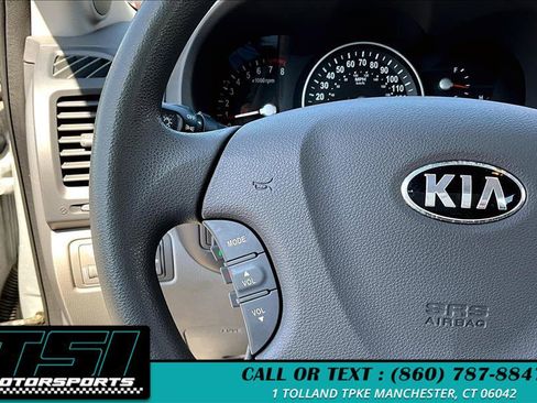 Used 2014 Kia Sedona LX image 18