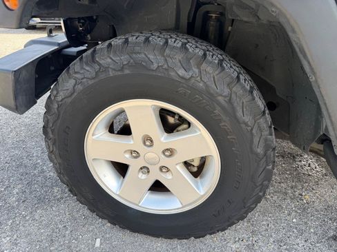 Used 2014 Jeep Wrangler Sport w/ Quick Order Package 24S AWD/4WD image 9
