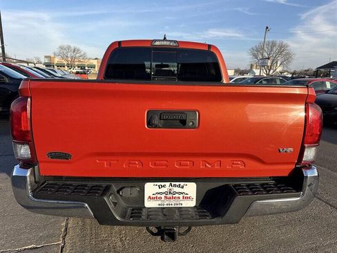Used 2017 Toyota Tacoma TRD Off-Road w/ Tow Package (A/T) image 6