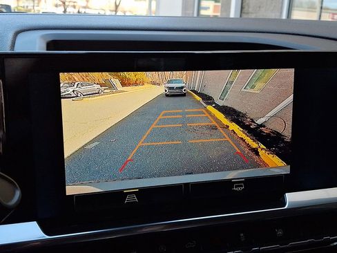 Used 2024 Chevrolet Silverado 1500 LT image 18