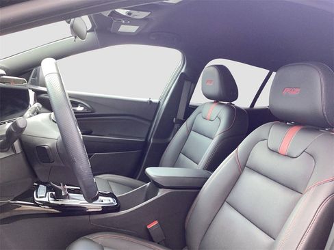 Used 2025 Chevrolet Trax RS w/ Driver Confidence Package image 34