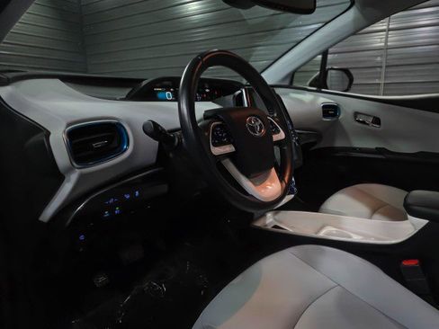 Used 2018 Toyota Prius Prime Advanced image 10