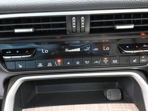 Used 2024 MAZDA CX-90 Plug-In Hybrid w/ Premium Pkg AWD/4WD image 28