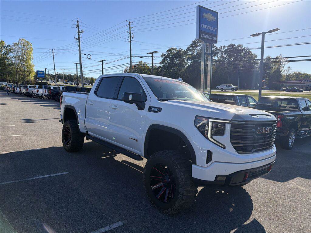 Used 2024 GMC Sierra 1500 AT4 w/ Technology Package AWD/4WD image 5