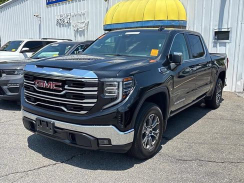 Used 2025 GMC Sierra 1500 SLT AWD/4WD image 2