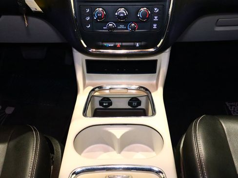 Used 2019 Dodge Grand Caravan SXT image 28