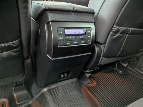 Used 2022 Lexus GX 460 w/ Black Line Special Edition AWD/4WD image 18
