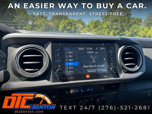 Used 2018 Toyota Tacoma TRD Sport AWD/4WD image 10