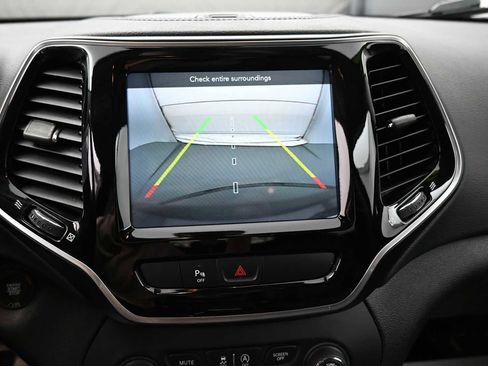 Used 2019 Jeep Cherokee Limited AWD/4WD image 8