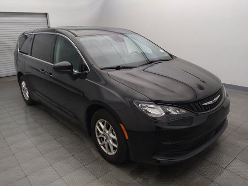 Used 2023 Chrysler Voyager LX FWD image 13