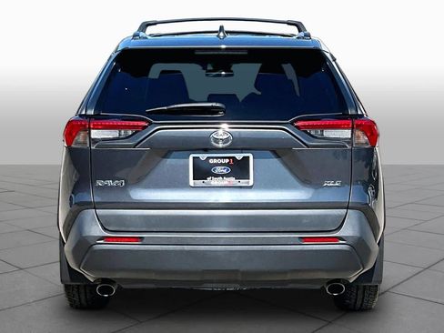 Used 2019 Toyota RAV4 XLE Premium FWD image 5